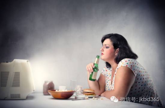 晚上肚子饿,到底应不应该吃东西?答案在这里! 晚上肚子饿,到底应不应该吃东西?答案在这里!