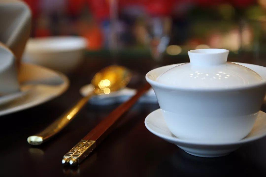 开水烫餐具真的能消毒吗?不烫会有多脏?真相竟然是... 开水烫餐具真的能消毒吗?不烫会有多脏?真相竟然是...
